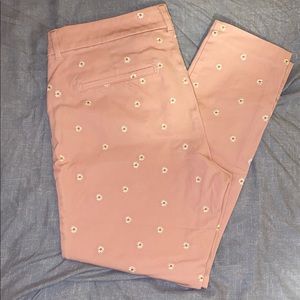Old navy pink dress pants with daisy flower detail